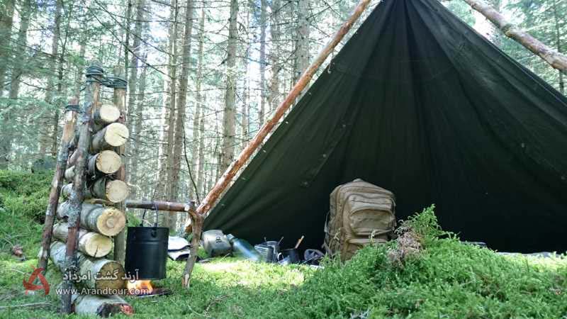 کمپ در جنگل