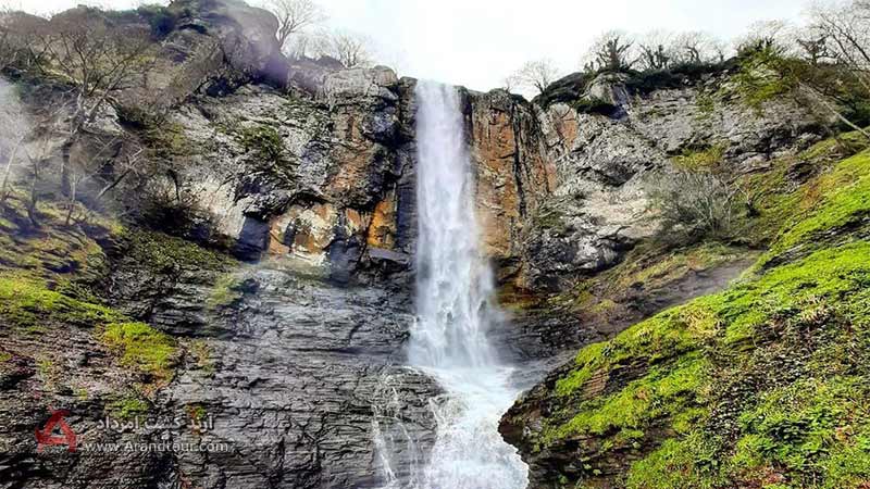 آبشار لاتون از مقاصد زیبای طبیعت گردی در ایران