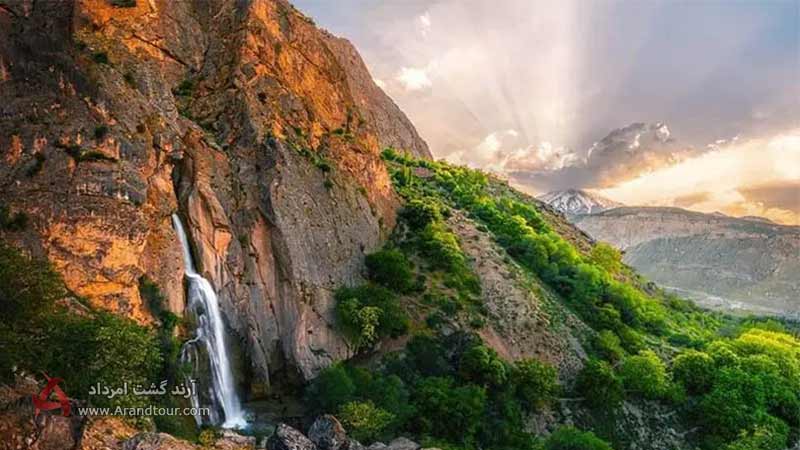 آبشار شاهاندشت از مقاصد زیبای طبیعت گردی در ایران