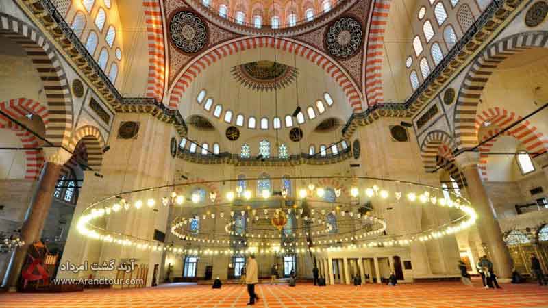 مسجد سلیمانیه از معروف‌ترین مساجد استانبول