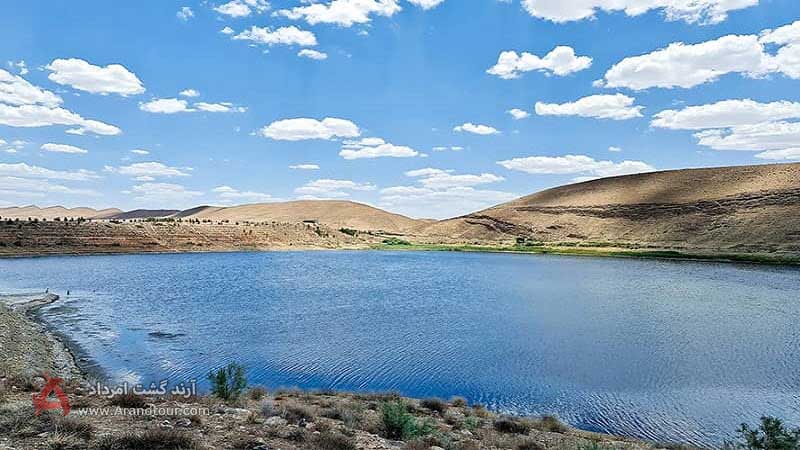  دریاچه بزنگان از جاهای دیدنی مشهد در تابستان