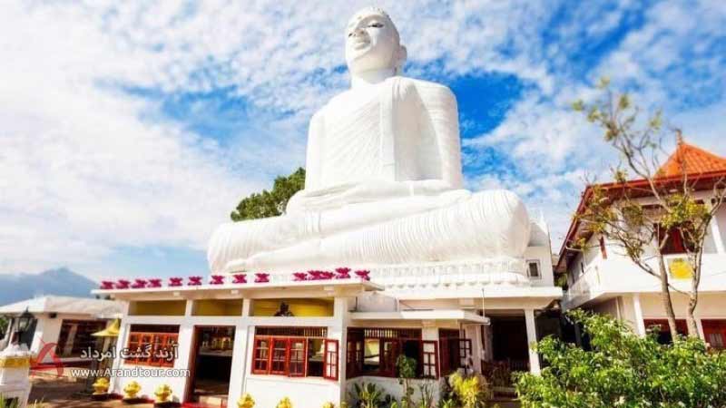 مجسمه بودا باهیراوکاندا ویهارا از جاهای دیدنی سریلانکا