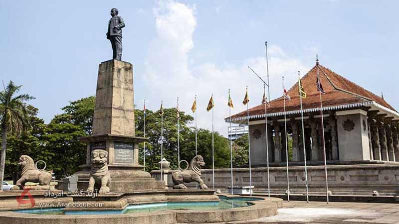 میدان استقلال از جاهای دیدنی کلمبو سریلانکا