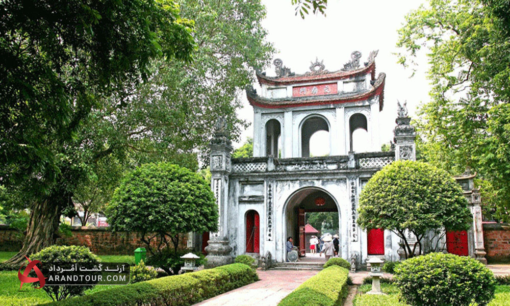 بازدید از معبد ادبیات در تور ویتنام آرند تور