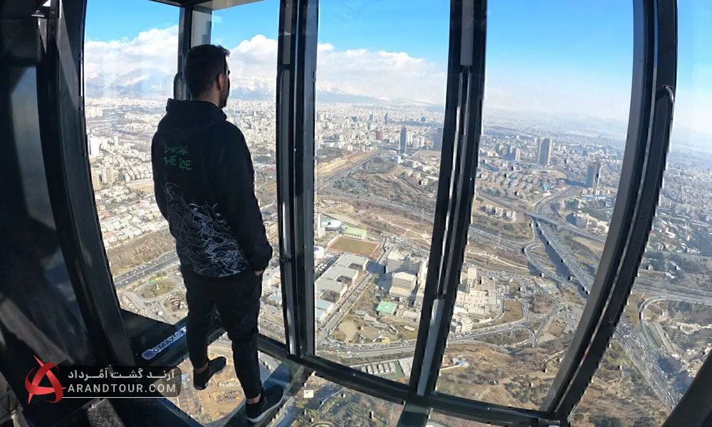 اتاق شیشه ای در برج میلاد تهران